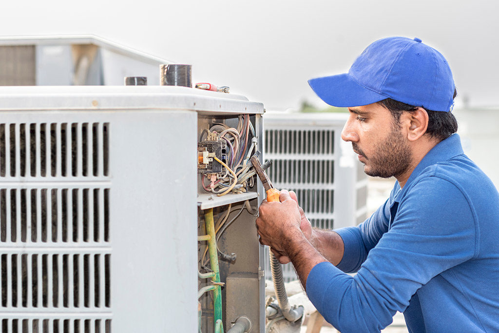 7-Things-to-Remember-When-Choosing-an-Air-Conditioner-Repair-Company-_-Air-Conditioning-Service-in-Fort-Worth-TX-1024x683